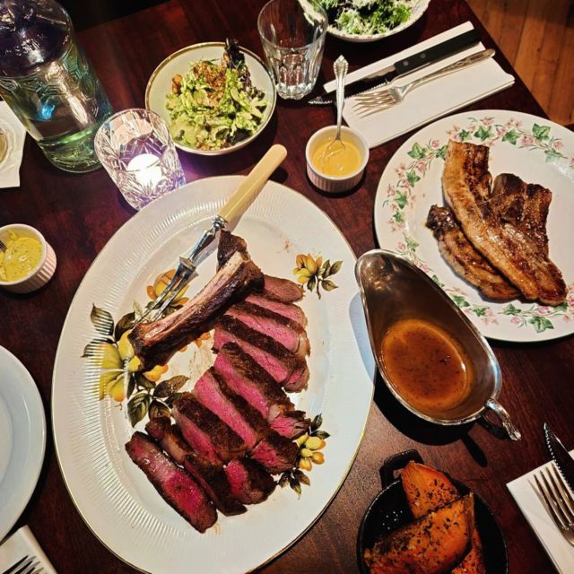 What a spread at @blacklockchops

Those that know me are probably thinking why is a non beef eater in a steak house. Because I'm curious and because catching up with friends is important (Ty @thechinesefoodie). And because when a steakhouse from London makes it's way north, it needs to be good.

Had the pork loin and belly which were both cooked well. I don't normally order pork loin, too much can go wrong with it but decided to trust Blacklock and it came out nicely.

What I really want to sing about are the non proteins (shock!)

Definitely order the broccoli and walnut salad and the kale parmesan. If you've never had raw broccoli or kale, you are honestly missing out on some amazing textures. The freshness of these dishes cut through the richness of the meat. A must have.

Also a big fan of the chop sauce which is a flavoured peppercorn sauce

Finished off with the cheesecake shared between three because when they said it's akin to your Nan's dessert, they weren't kidding

Cannot guarantee the beef status on the sides but honestly, being flexitarian has light rules.

Go visit on a Monday for butcher's prices on steak if that's your thing.

Ok bye

#steakhouse #ManchesterFood #ManchesterSteak #ManchesterSteakhouse