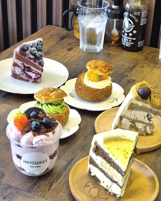 ad 🍰 Light desserts with fresh fruit ☁️❤️

If this is your thing, you want to head over to @heysweet_uk2020! Perfectly fluffy cakes sold whole or per slice, airy choux and durian pancake

I first discovered Hey Sweet via a friend who ordered a mango birthday cake and have had the pleasure of sampling a couple of other cake flavours since. Seasonal ingredients are used where possible to ensure the best flavour experience.

1) a selection of sweet desserts from the cake stall inside PHO 23,  298 Oxford Rd, Manchester M13 9NS

2) Blueberry Cocoa Crunchy cup £7.50
Pistachio choux £5
Melon choux £4.50
Durian (musang king) pancake £7.50

3) Zoom in of the blueberry cocoa crunchy cup

4) Osmanthus oolong cake slice £7.50

5) Red tea chestnut cake slice £6.50

6) Blueberry cream cheese cake slice £6.50

Everything was perfect and not too sweet

Get there now! Custom orders can also be taken in advance! 

#ManchesterFood #ManchesterCake #ChineseCake #DurianPancake #NotTooSweet #ESEAEats #OsmanthusCake Osmanthus tea cake choux