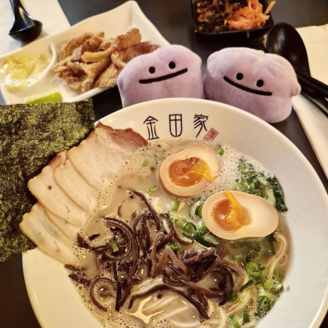 A visit to London and @kanada_ya_ldn always delivers.

Tried the oyster mushrooms this time and will be ordering again. I usually go for the Tonkotsu X. You can choose the firmness of the noodles and also whether to have all additional toppings or just some.

In the branch on Panton Street near Piccadilly Circus, the atmosphere is chill and these round seats (pic 3) are too cute. I've never had to wait too long to sit and eat at this branch.

The ramen felt apt the day after seeing Joe Hisaishi perform at the Royal Albert Hall.